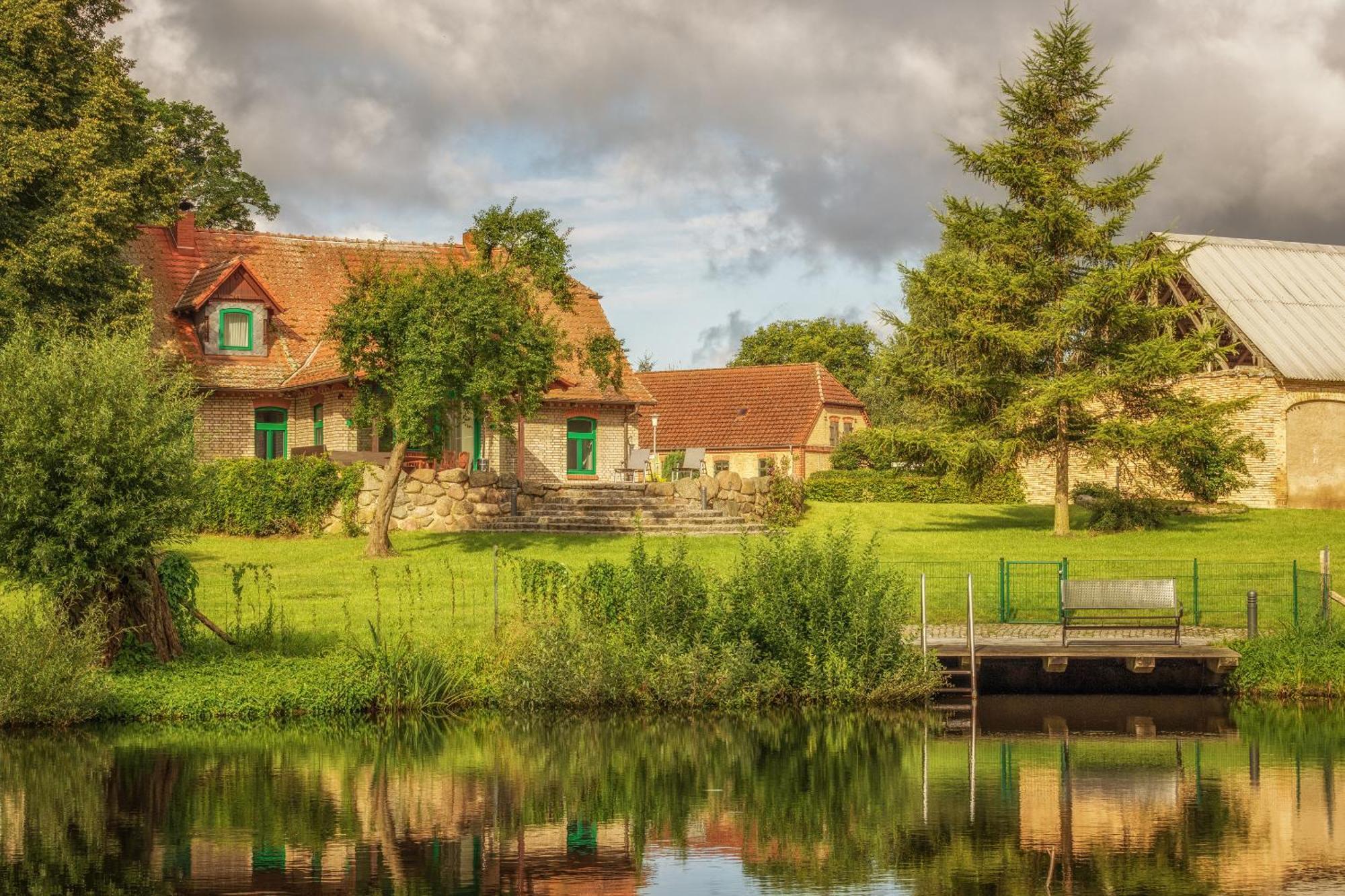 J1 Idyllisches Ferienhaus Mit Seeblick Julchendorf エクステリア 写真
